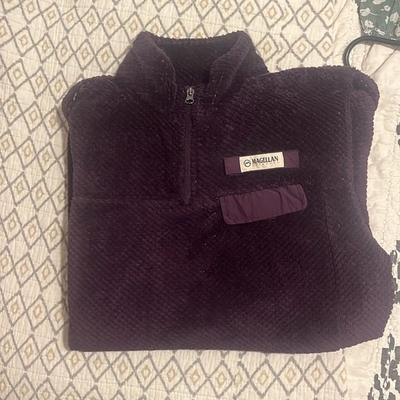 Like new Magellan Outdoors pullover - Picture 2 of 3